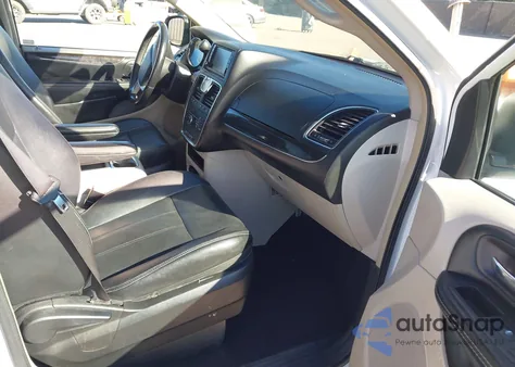 2016 Chrysler Town & Country Touring z USA, uszkodzony, nr VIN 2C4RC1BG7GR259700